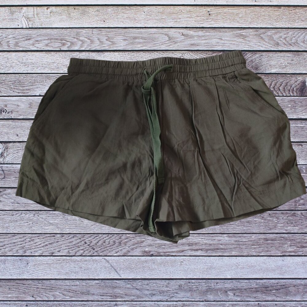 Forever 21  Size Small Green Elastic Waist Drawstring Shorts Pockets Pull On